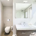 Mercury Tower Superb 1br W/rooftop Pool By Arcocollection Apartmán